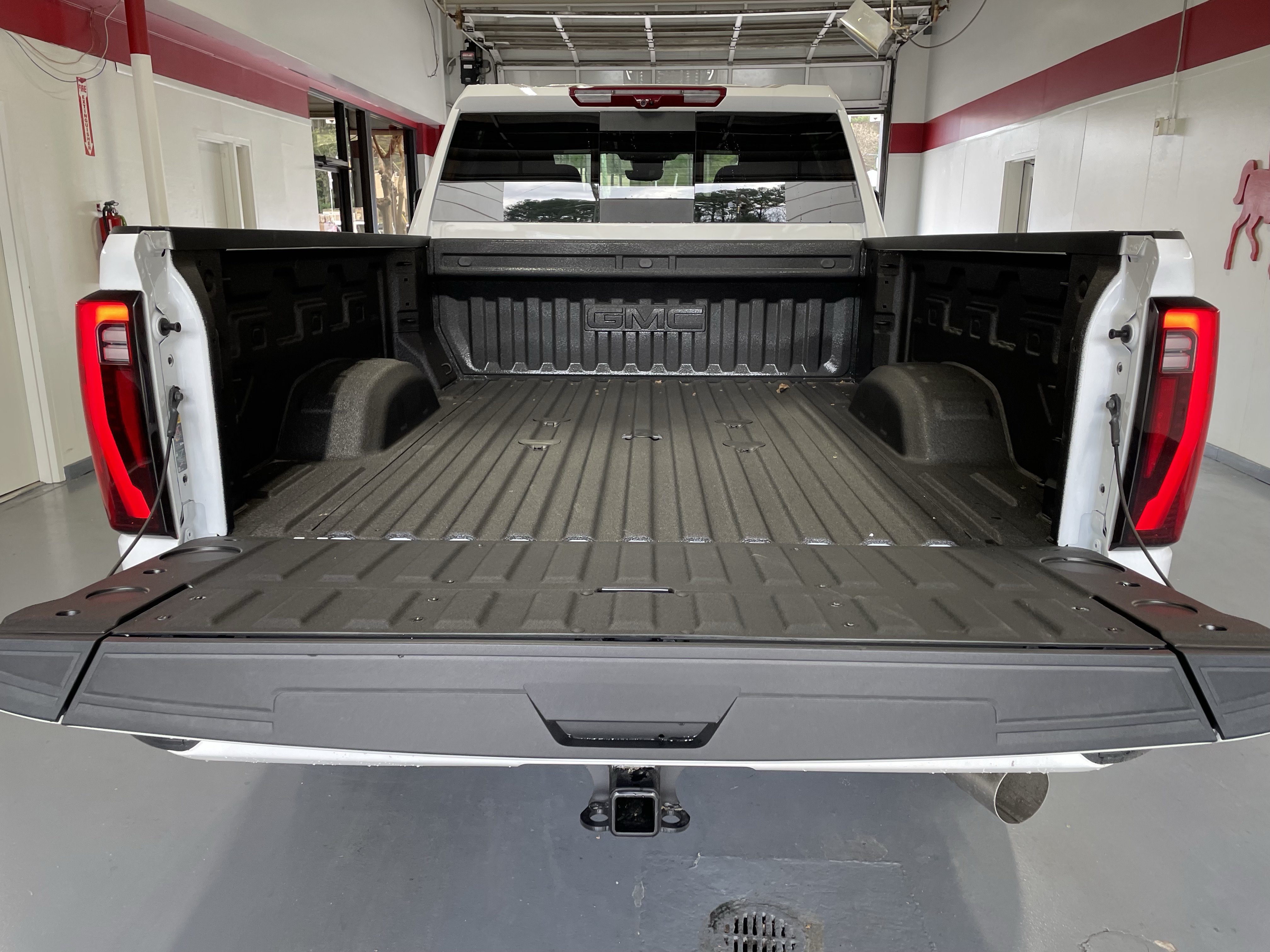 New 2026 GMC Sierra 2500 Denali w/ Denali Reserve Package AWD/4WD image 8