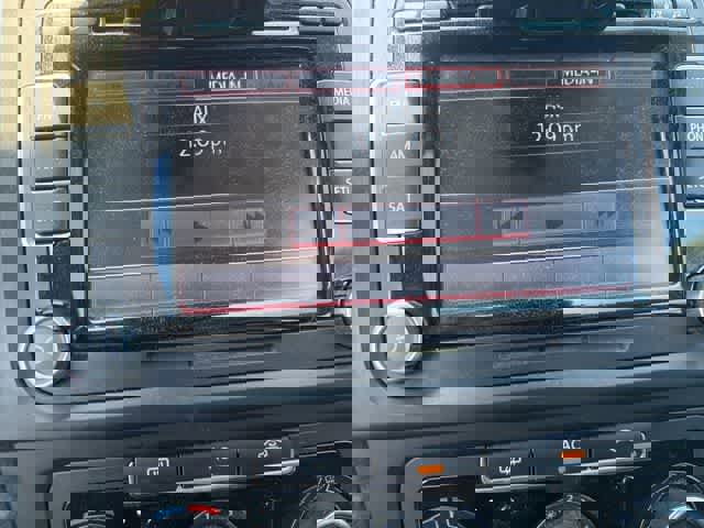 Used 2012 Volkswagen Golf TDI image 22