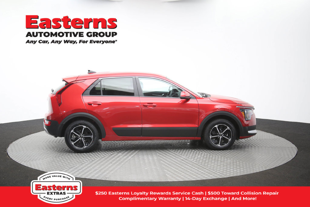 Used 2025 Kia Niro LX FWD image 44