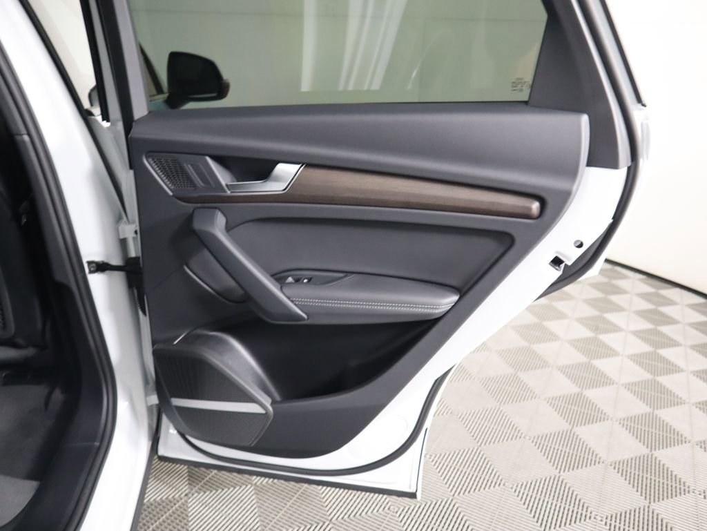 Used 2025 Audi Q5 e Premium Plus w/ Premium Plus Package image 29