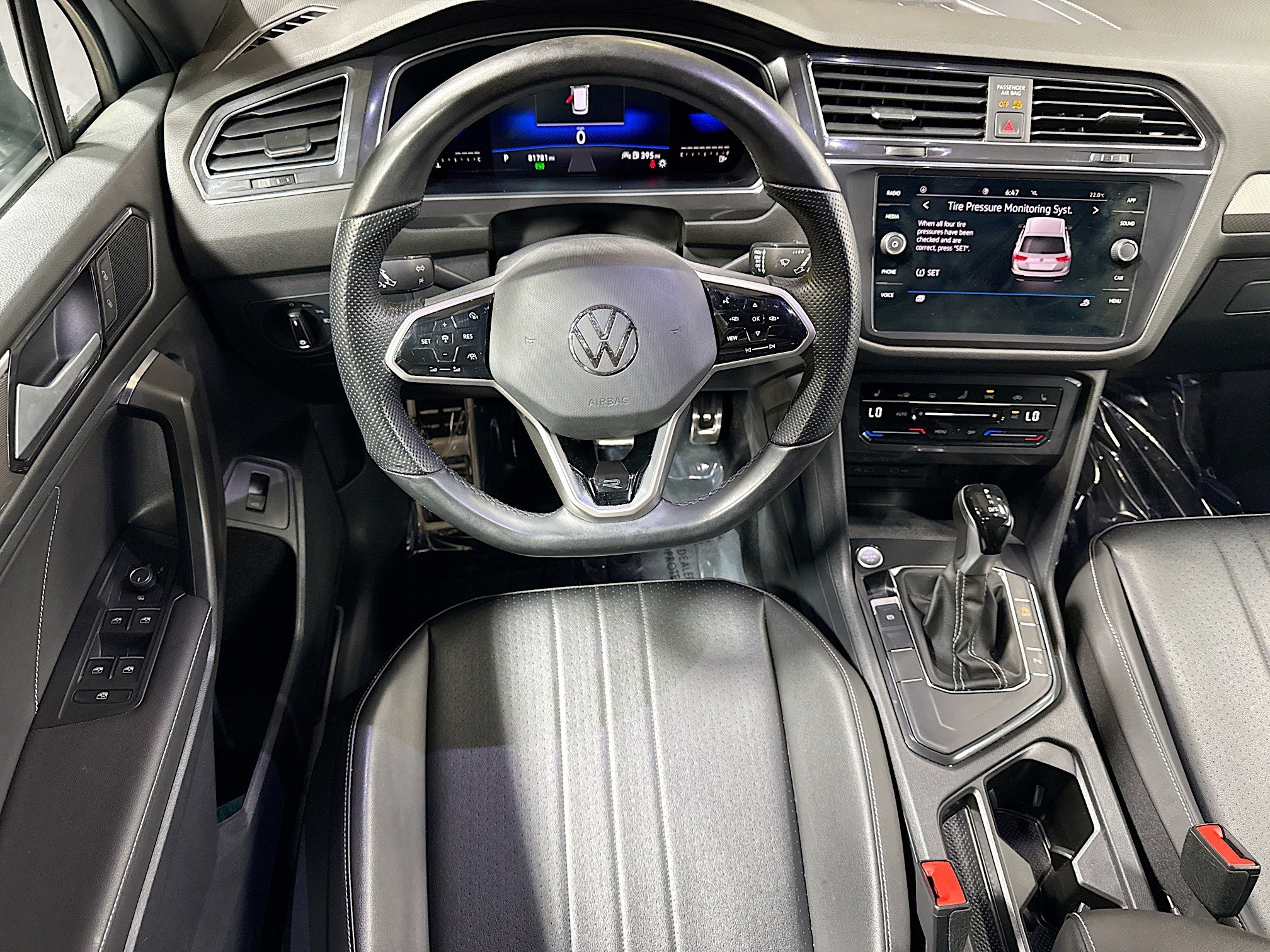 Used 2022 Volkswagen Tiguan SE R-Line image 17