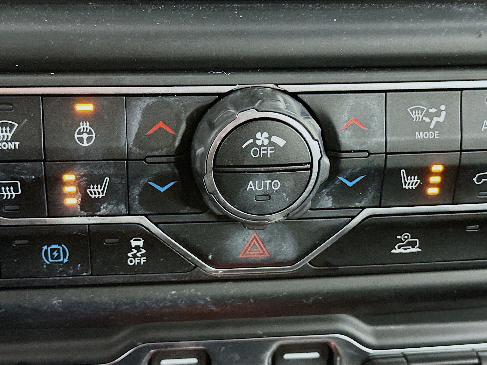 Used 2023 Jeep Wrangler Unlimited w/ Cold Weather Group image 25