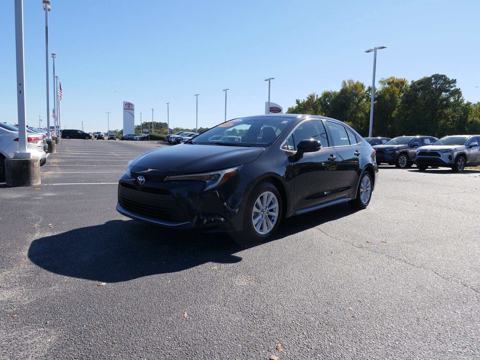 Used 2025 Toyota Corolla XLE image 8