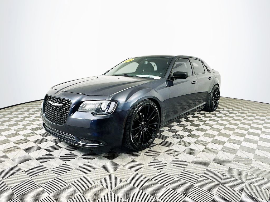 Used 2019 Chrysler 300 Touring w/ Sport Appearance Package image 5