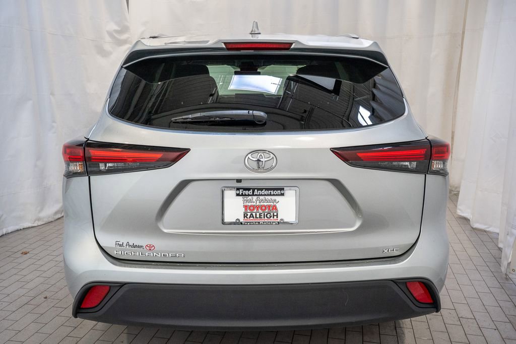 Used 2024 Toyota Highlander XLE image 5