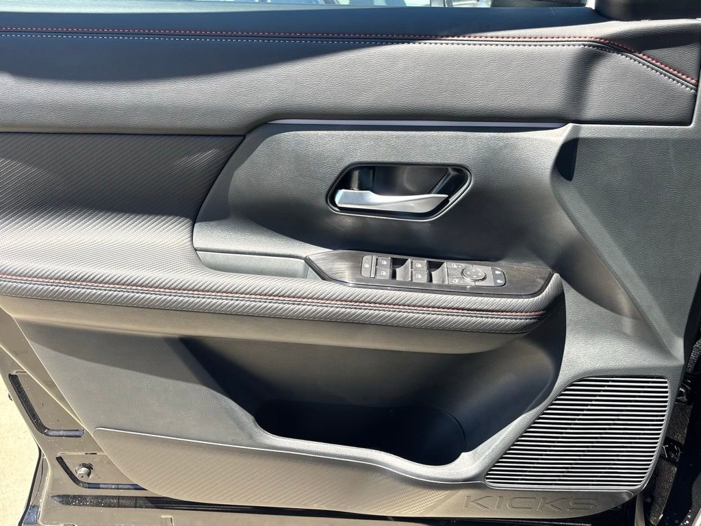 New 2025 Nissan Kicks SR image 8
