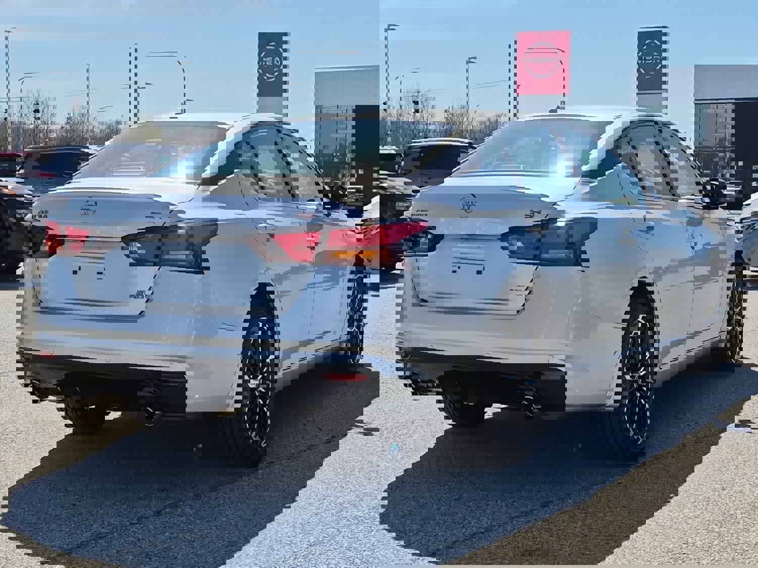 Used 2024 Nissan Altima 2.5 SR image 3