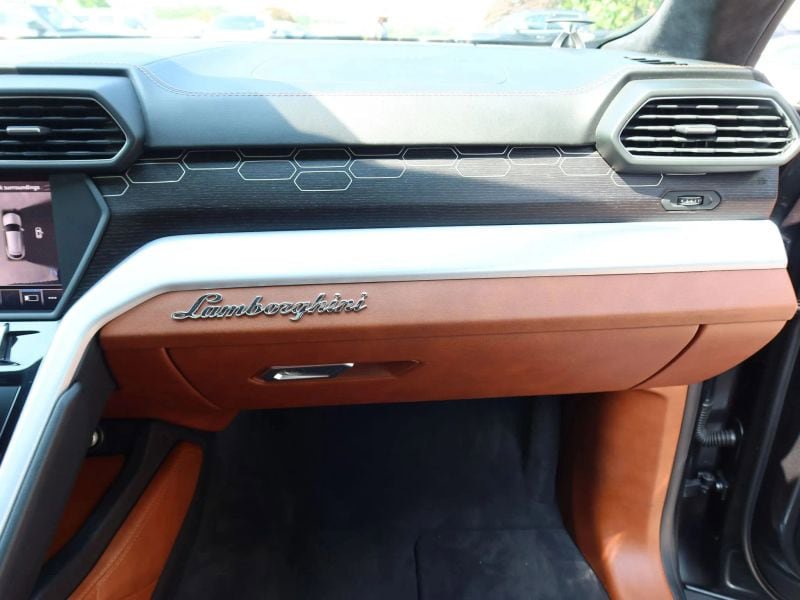 Used 2019 Lamborghini Urus AWD/4WD image 28