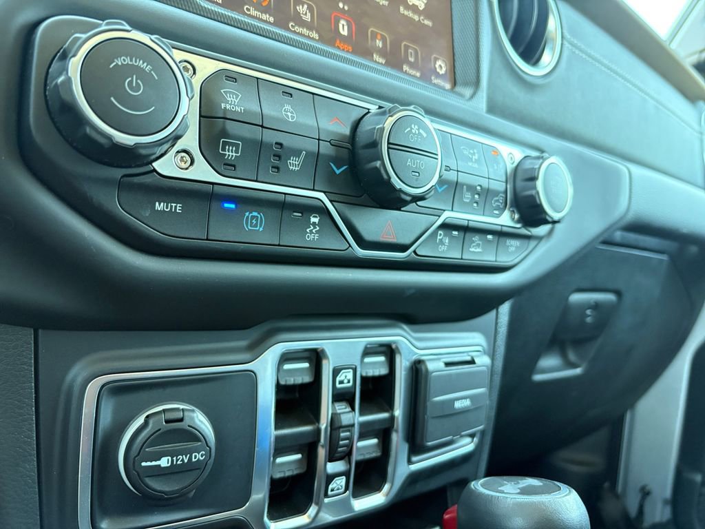 Used 2021 Jeep Wrangler Unlimited Sahara w/ Cold Weather Group AWD/4WD image 12