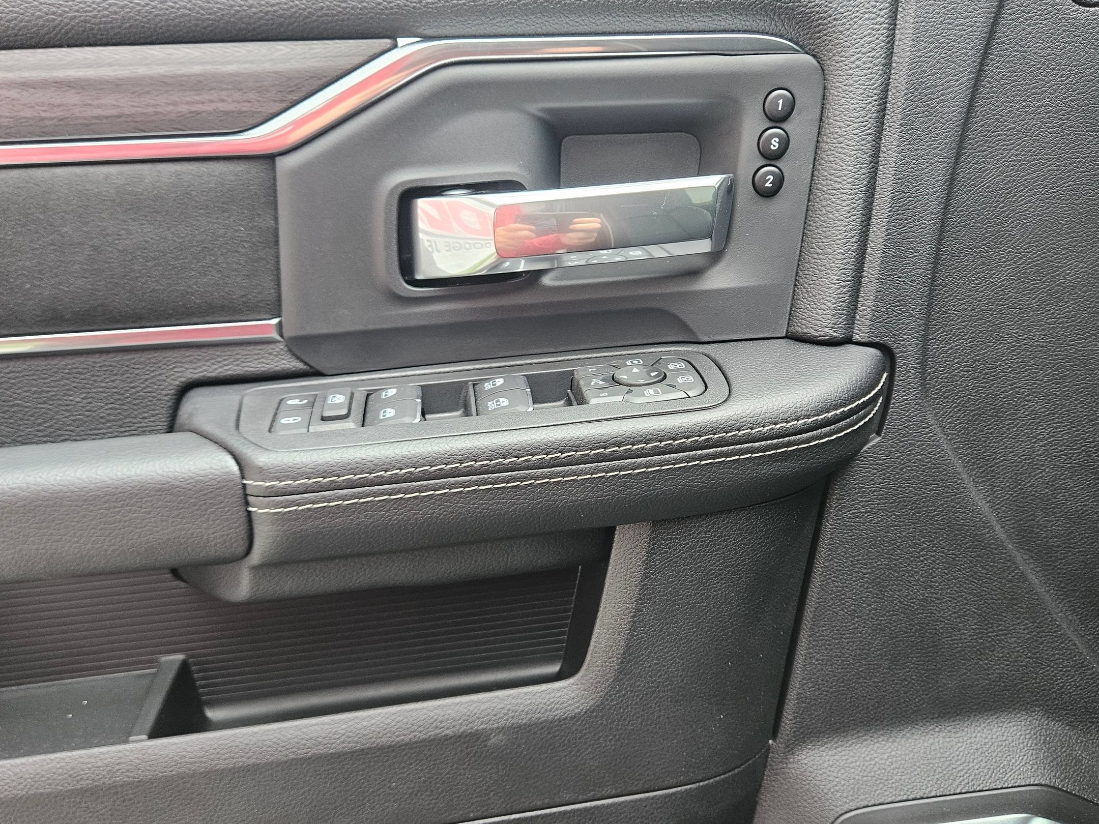 New 2026 RAM 2500 Laramie w/ Night Edition AWD/4WD image 17