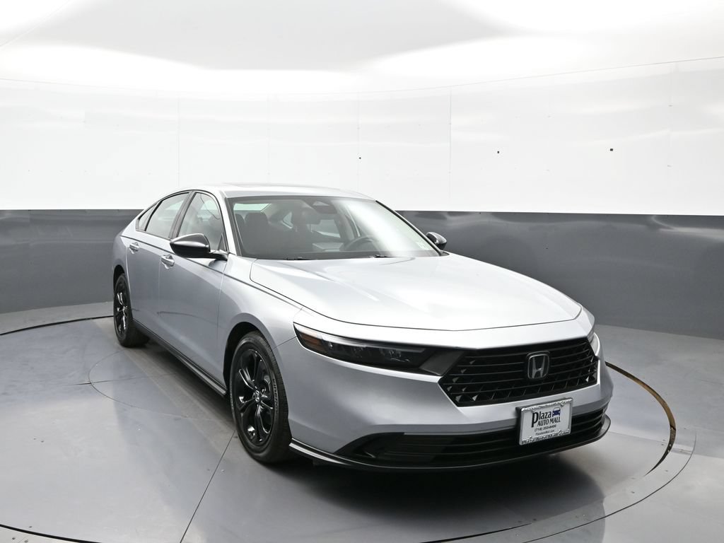 Certified 2025 Honda Accord SE image 3