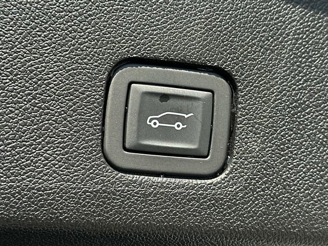 Used 2025 Cadillac XT6 Premium Luxury image 20