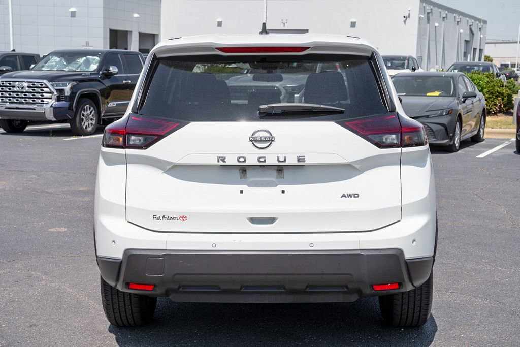Used 2024 Nissan Rogue S AWD/4WD image 4