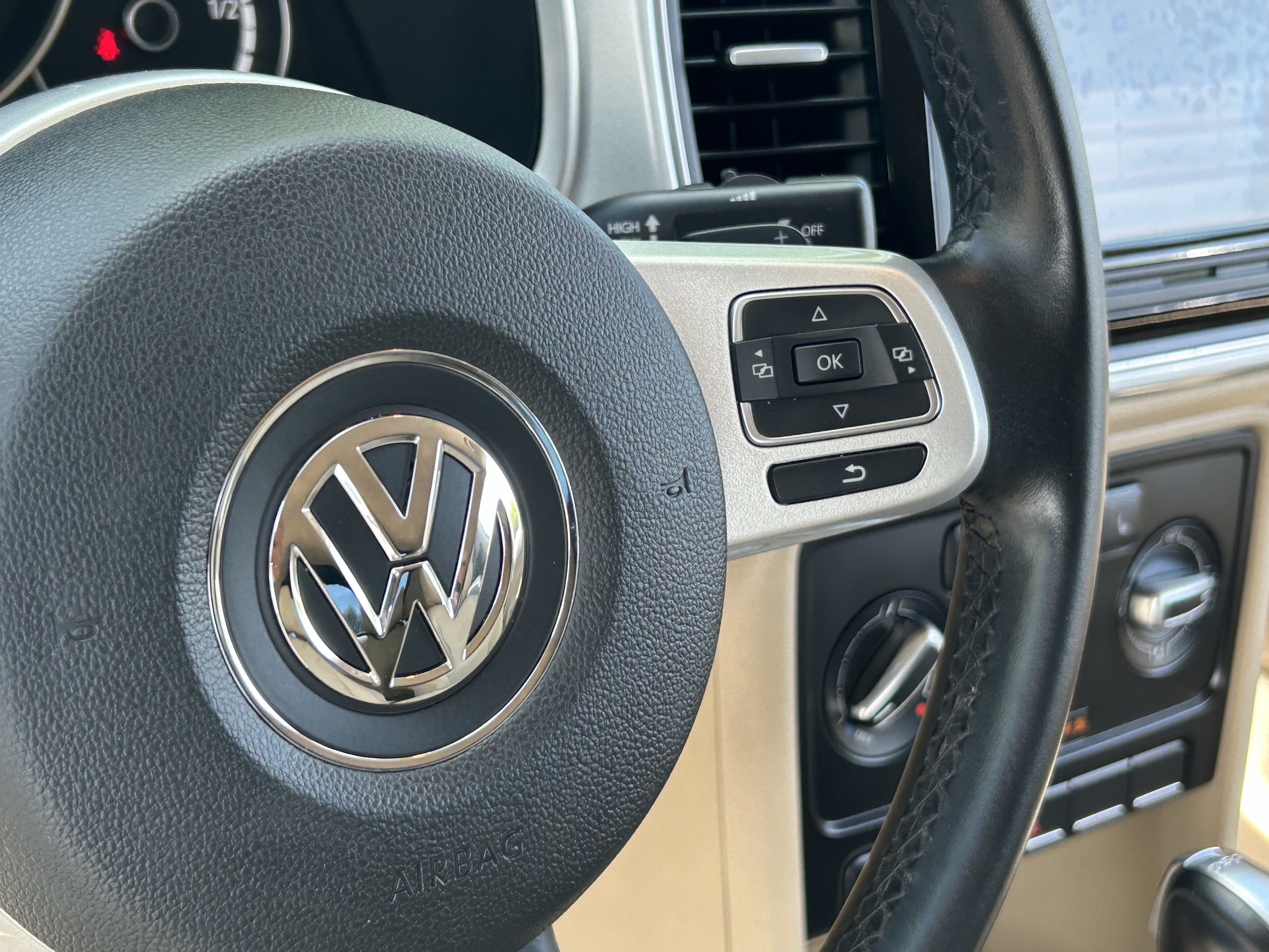 Used 2014 Volkswagen Beetle TDI FWD image 29