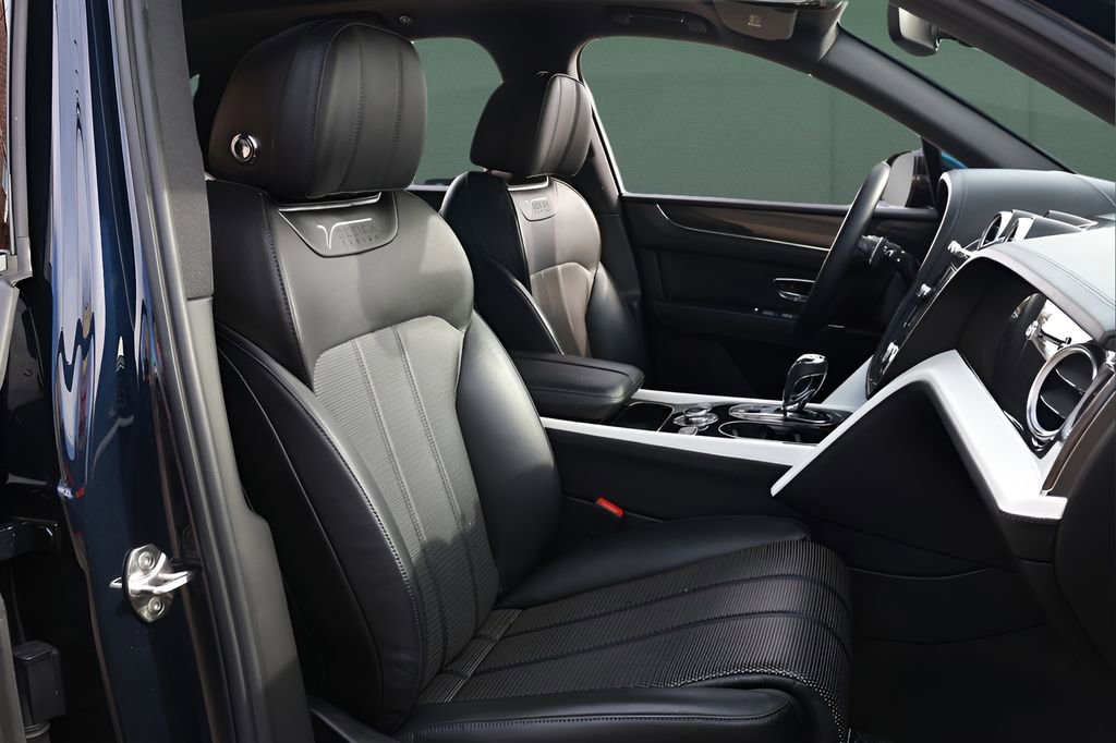 Used 2020 Bentley Bentayga Design Series image 16
