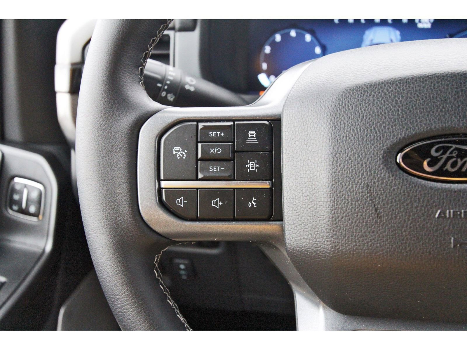 Used 2025 Ford F150 Lariat w/ Equipment Group 502A High image 22