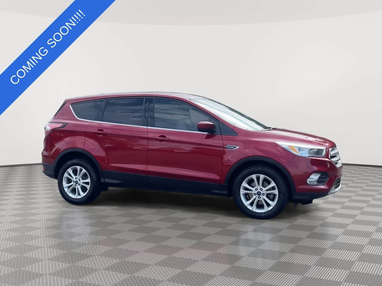 Used 2017 Ford Escape SE FWD image 2