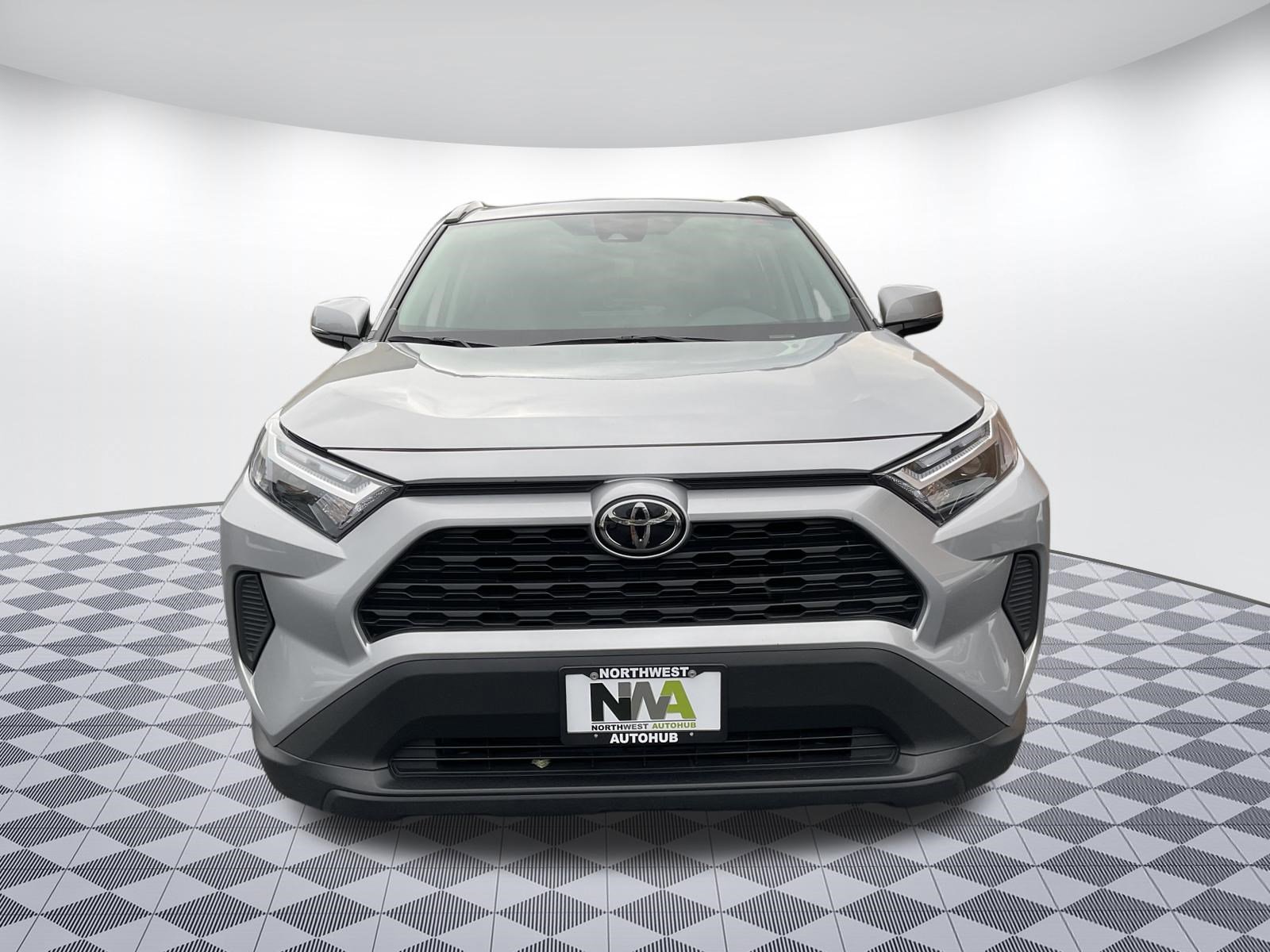 Used 2025 Toyota RAV4 XLE AWD/4WD image 5