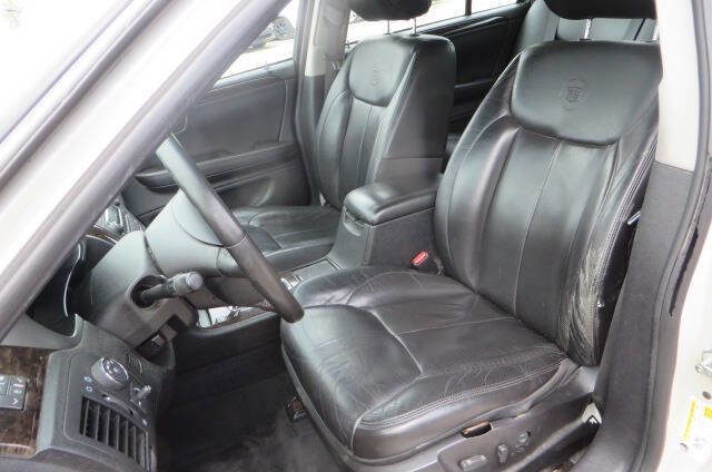 Used 2010 Cadillac DTS Luxury FWD image 12