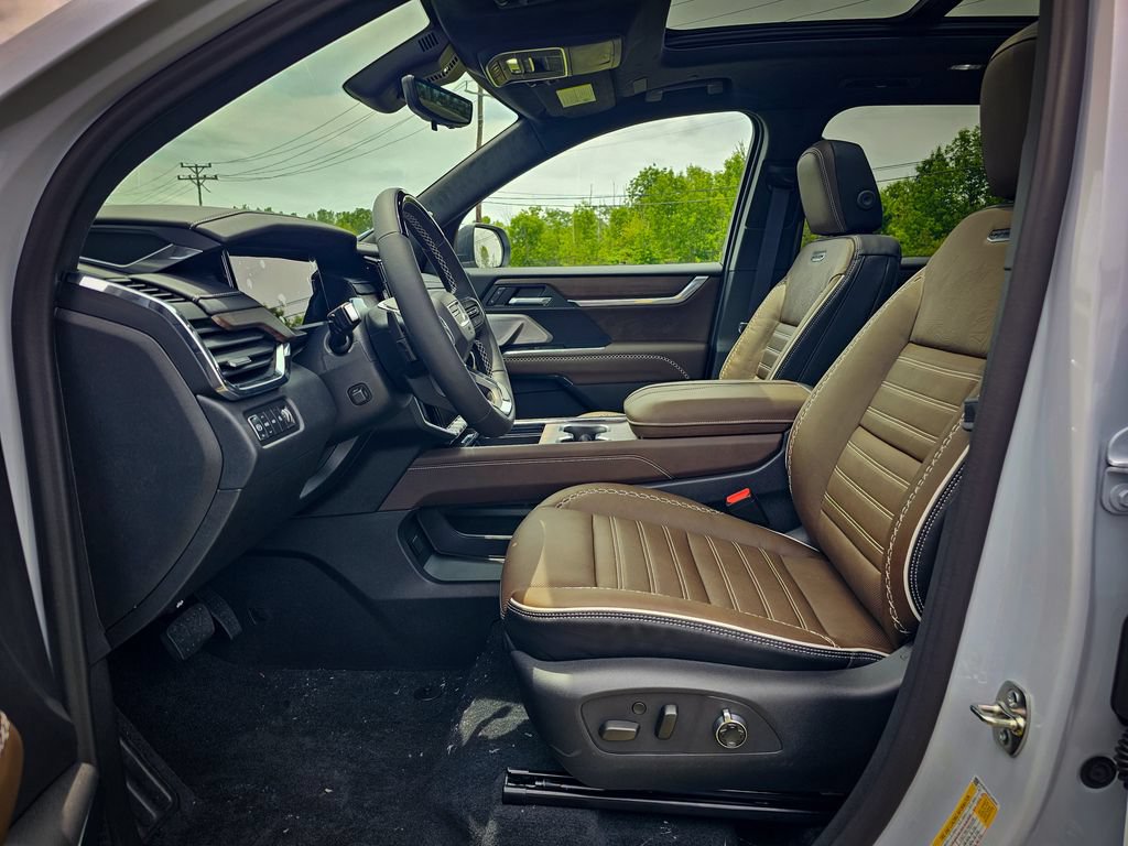 New 2026 GMC Acadia Denali Ultimate w/ LPO, Floor Liner Package AWD/4WD image 13