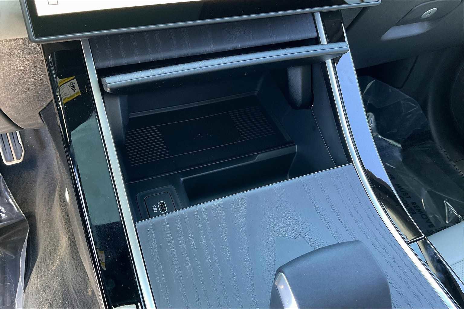 New 2026 Land Rover Range Rover Velar Dynamic SE image 21