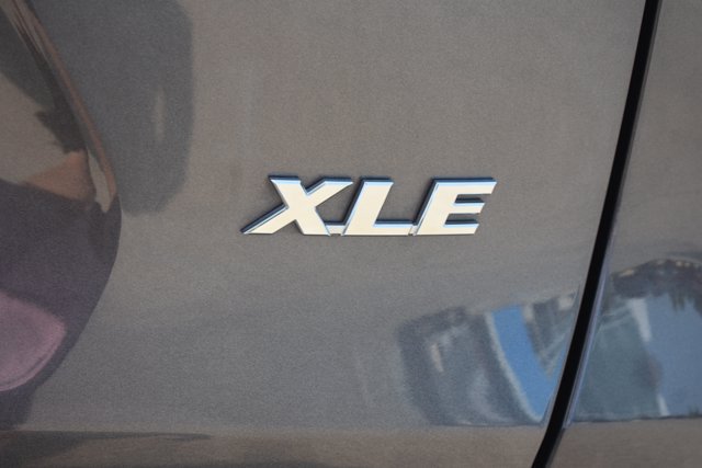 Used 2021 Toyota RAV4 XLE FWD image 8