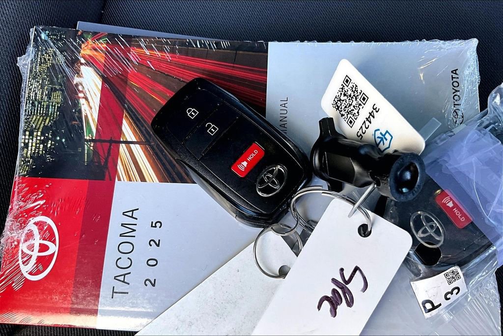 Certified 2025 Toyota Tacoma SR5 w/ SR5 Upgrade Package AWD/4WD image 35