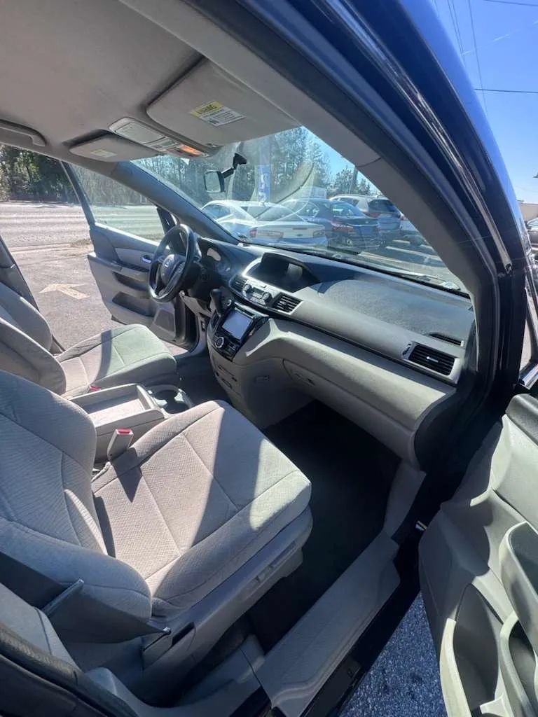 Used 2016 Honda Odyssey SE image 12