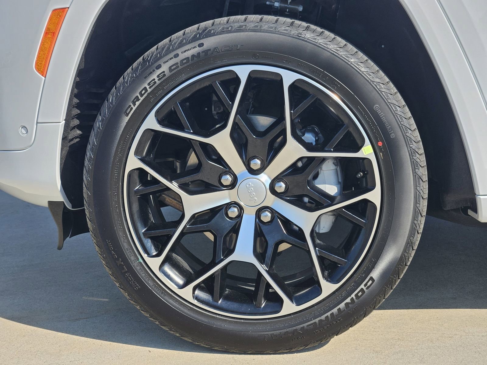 New 2025 Jeep Grand Cherokee Summit image 11