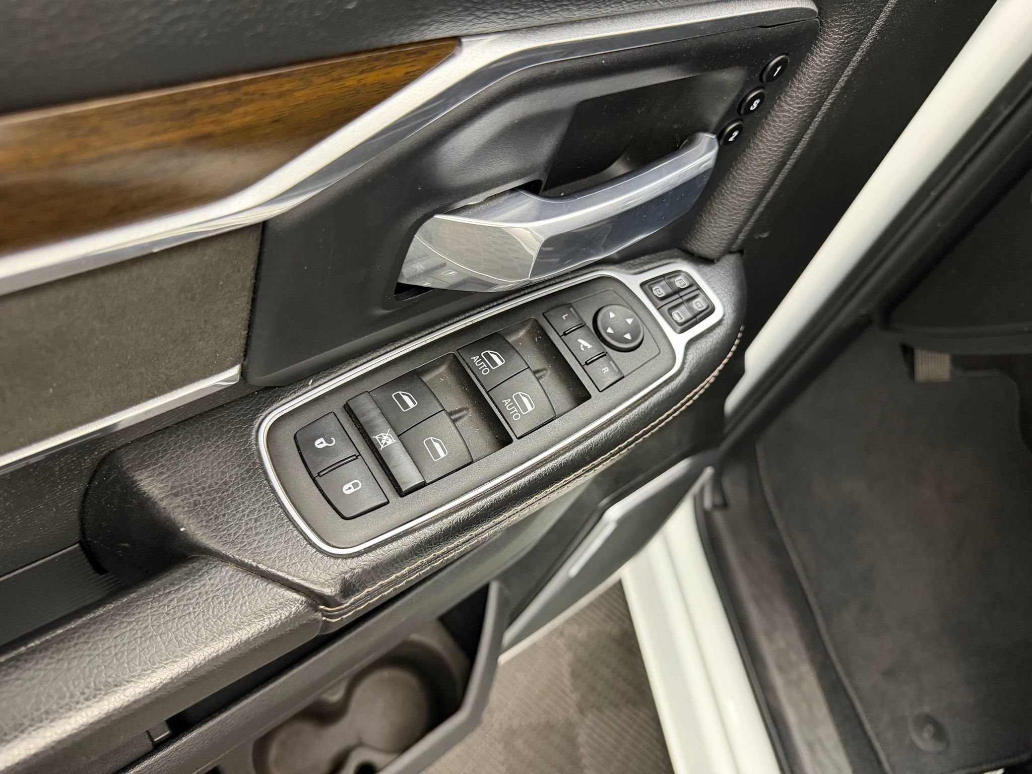 Used 2023 RAM 3500 Laramie AWD/4WD image 12