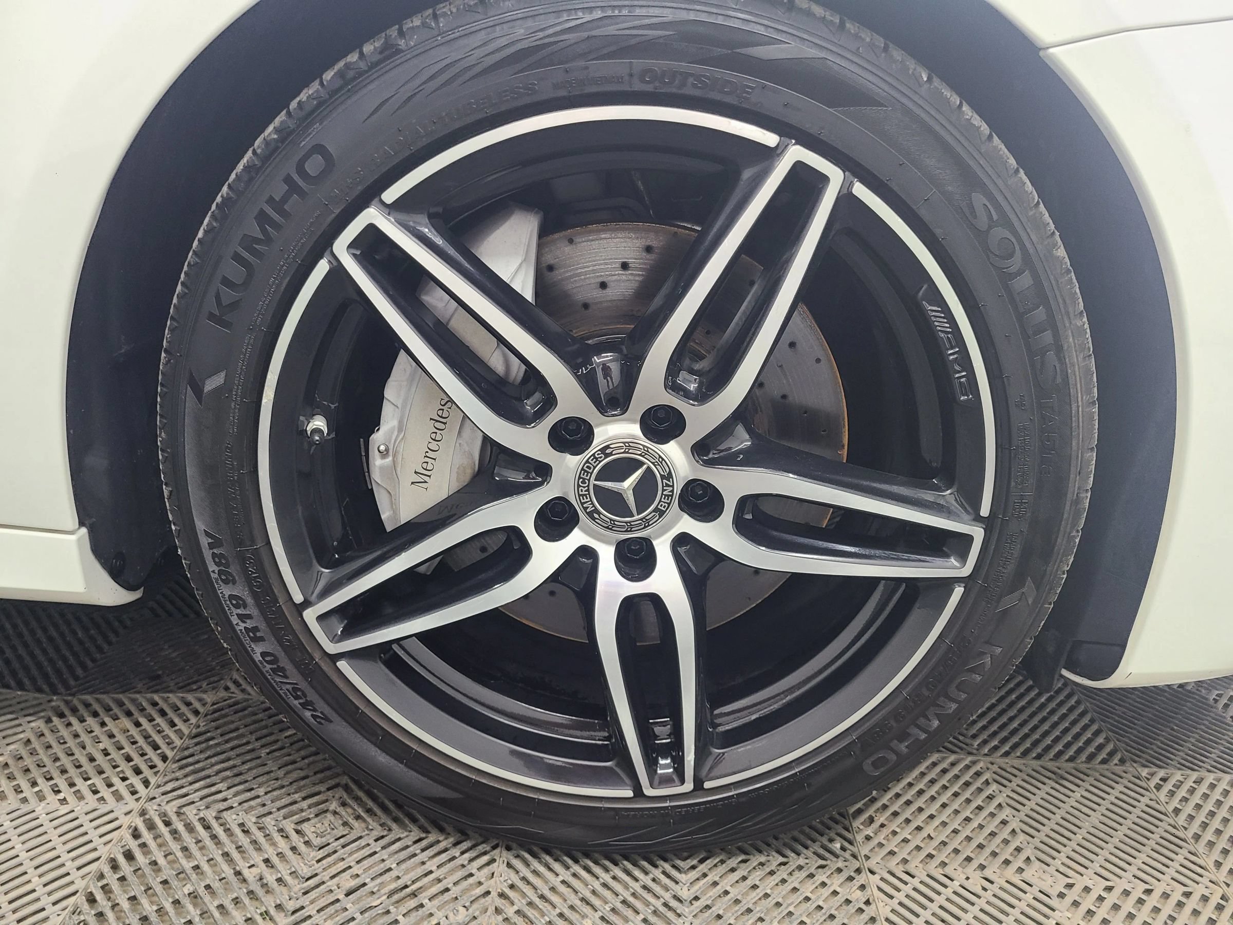 Used 2019 Mercedes-Benz E 300 4MATIC w/ Premium 1 Package image 15