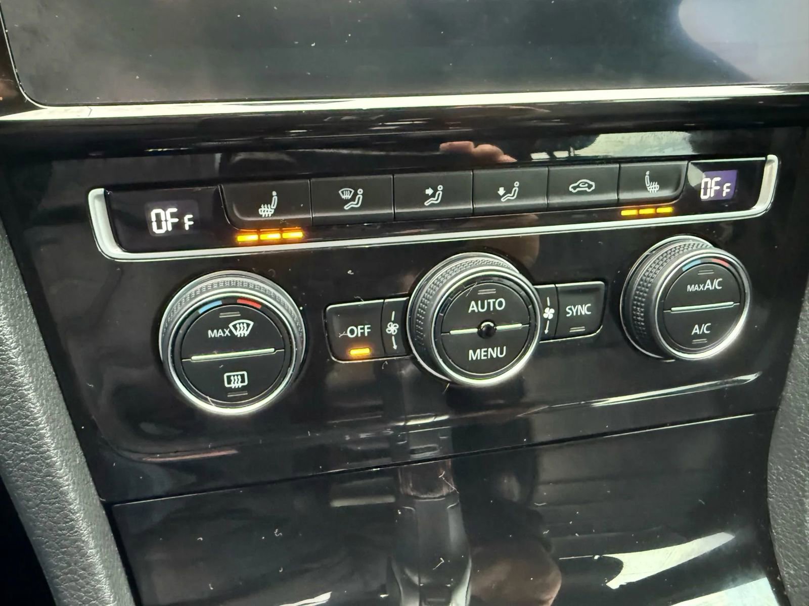 Used 2019 Volkswagen Golf 4-Door image 17