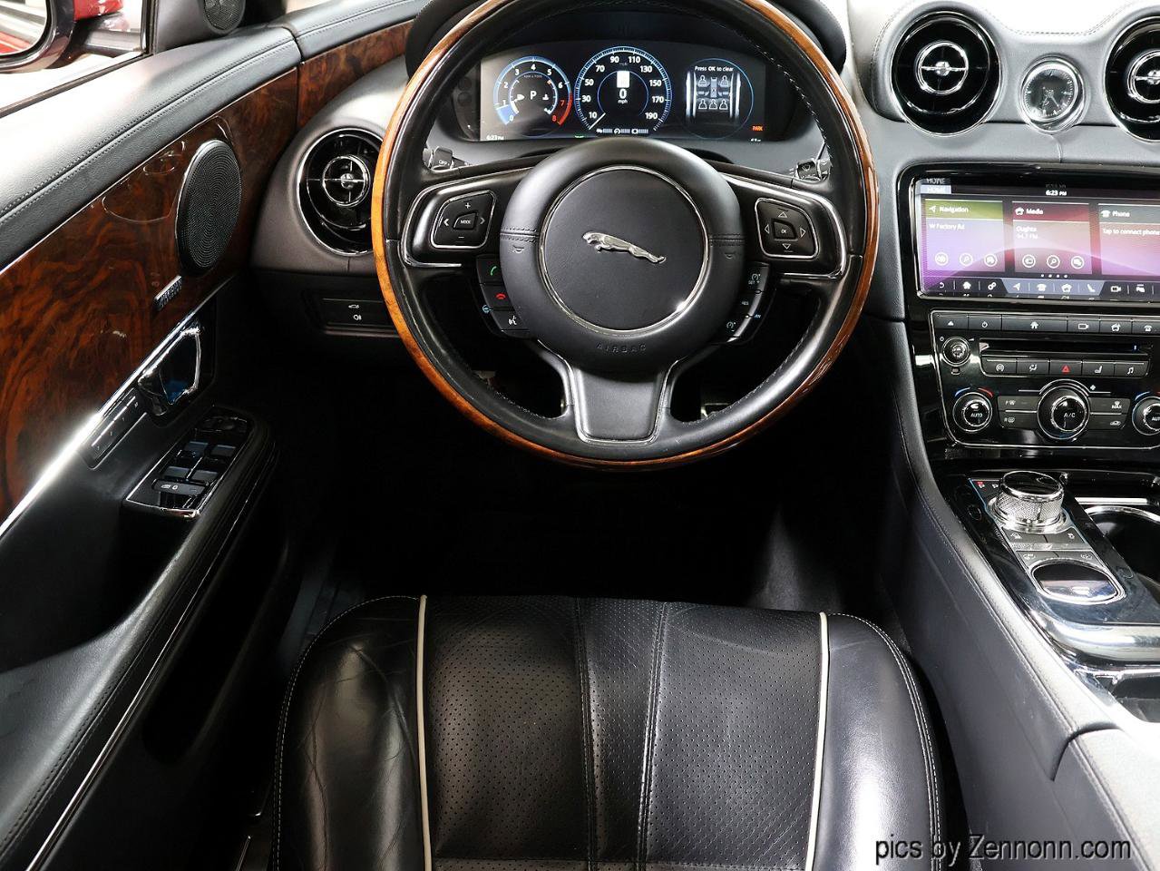 Used 2018 Jaguar XJ R-Sport image 17