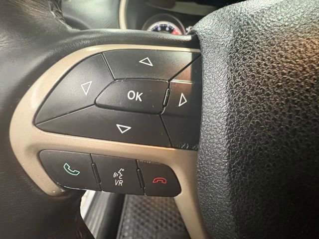 Used 2016 Jeep Cherokee Latitude w/ Cold Weather Group AWD/4WD image 16