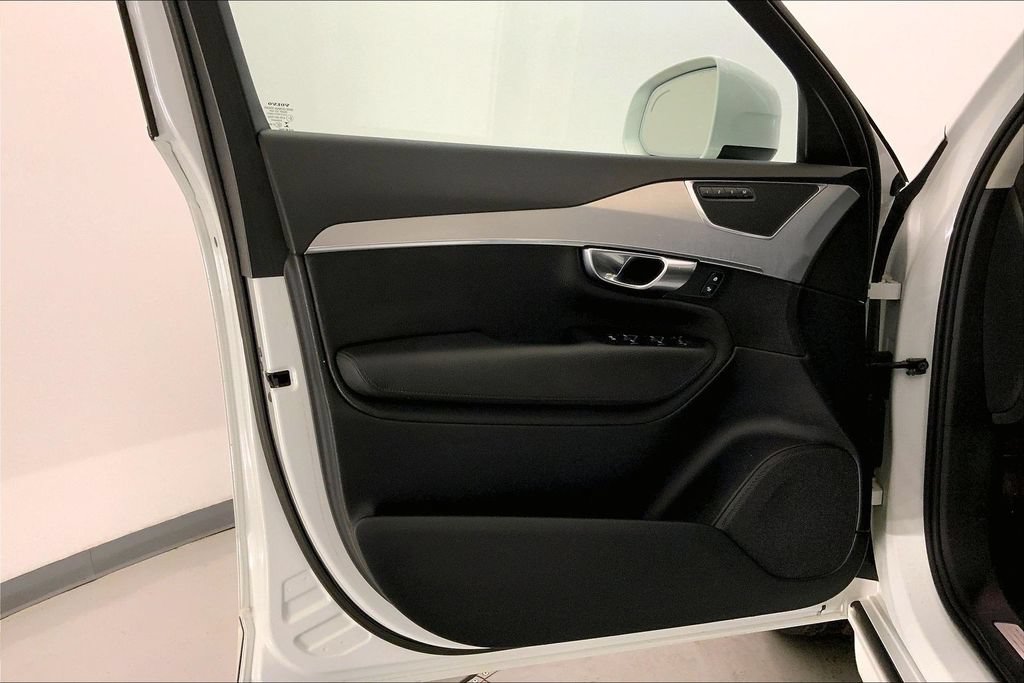 Used 2017 Volvo XC90 T6 Momentum w/ Vision Package AWD/4WD image 24