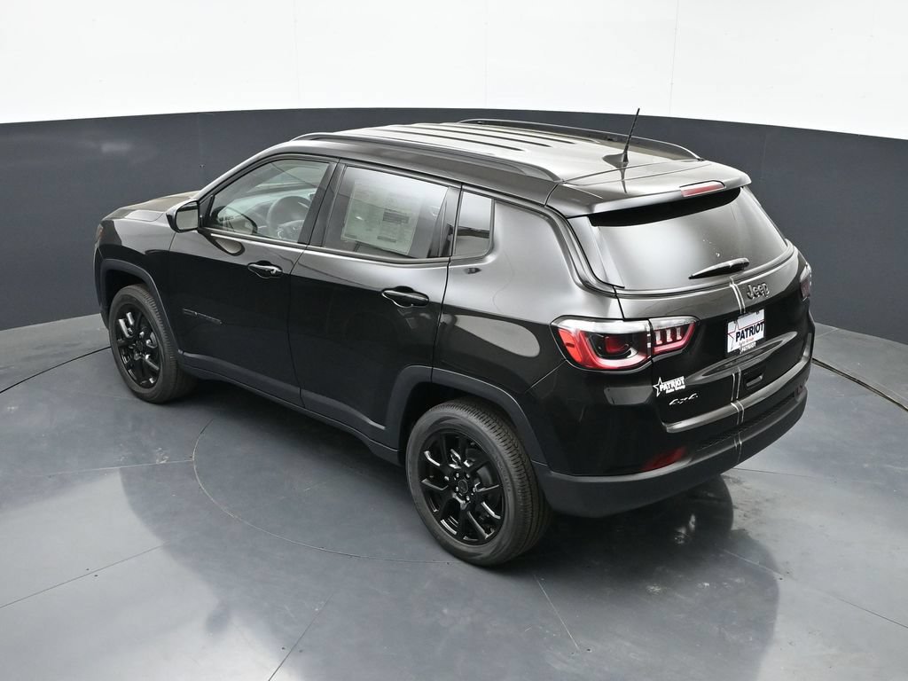 New 2026 Jeep Compass Latitude AWD/4WD image 32