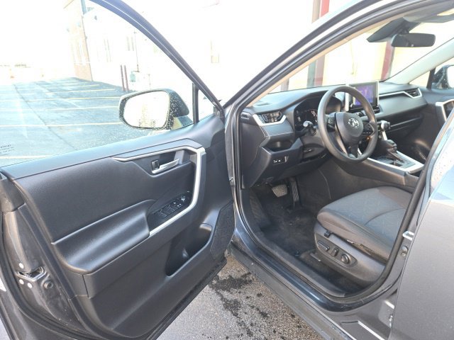 Used 2025 Toyota RAV4 XLE AWD/4WD image 18