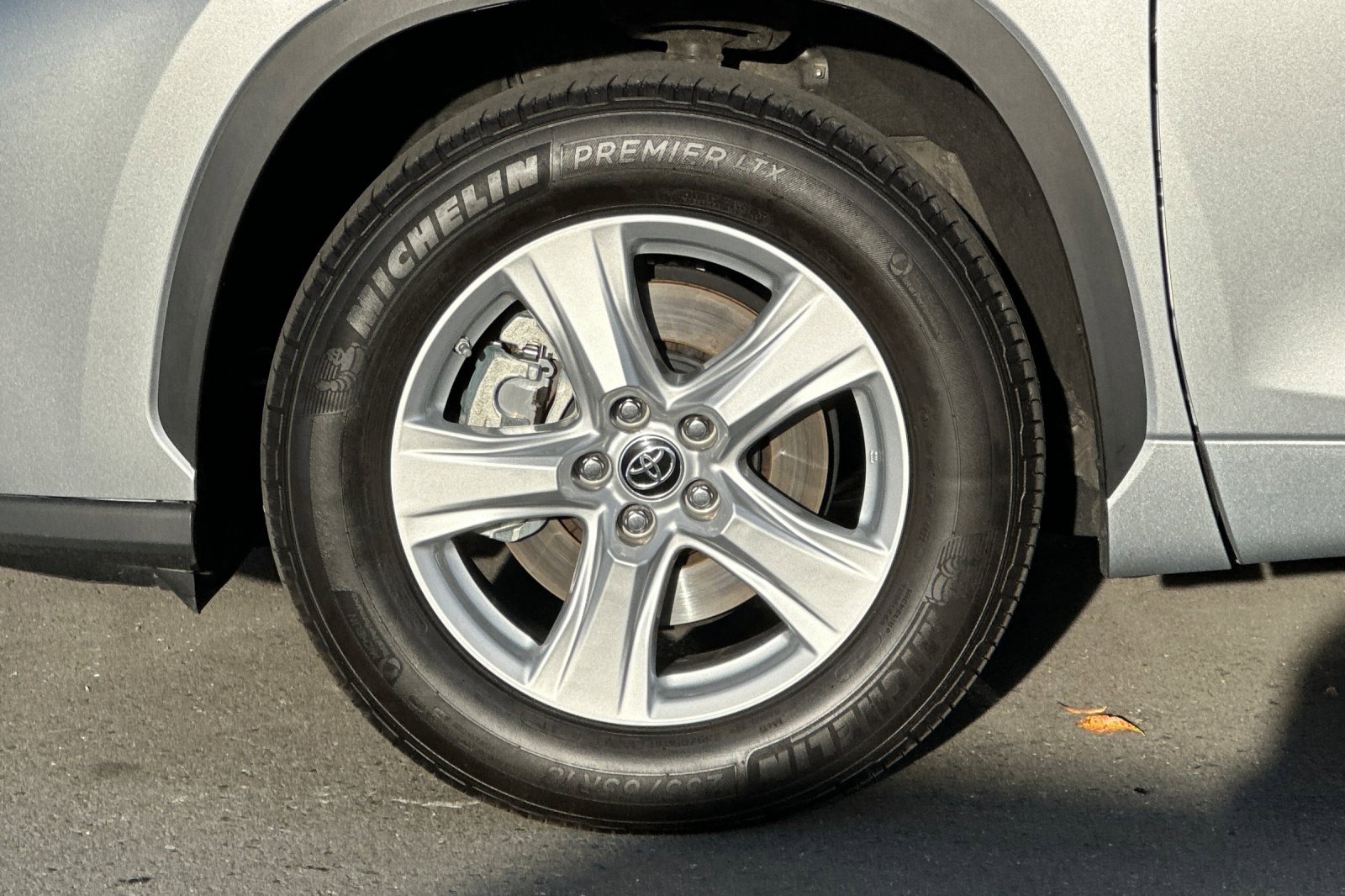 Used 2023 Toyota Highlander L image 11