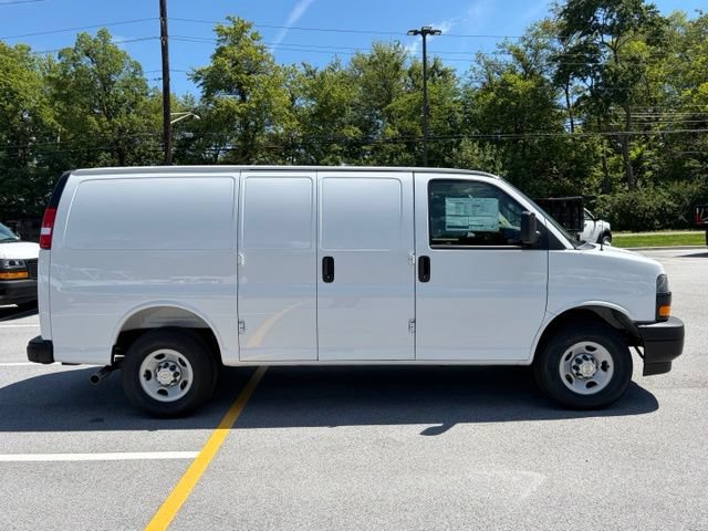 New 2026 Chevrolet Express 3500 w/ Driver Convenience Package RWD image 11
