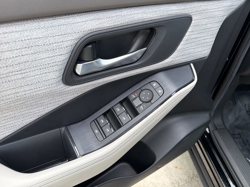 Used 2023 Nissan Rogue SV FWD image 18