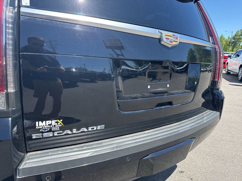 Used 2018 Cadillac Escalade Premium Luxury AWD/4WD image 37