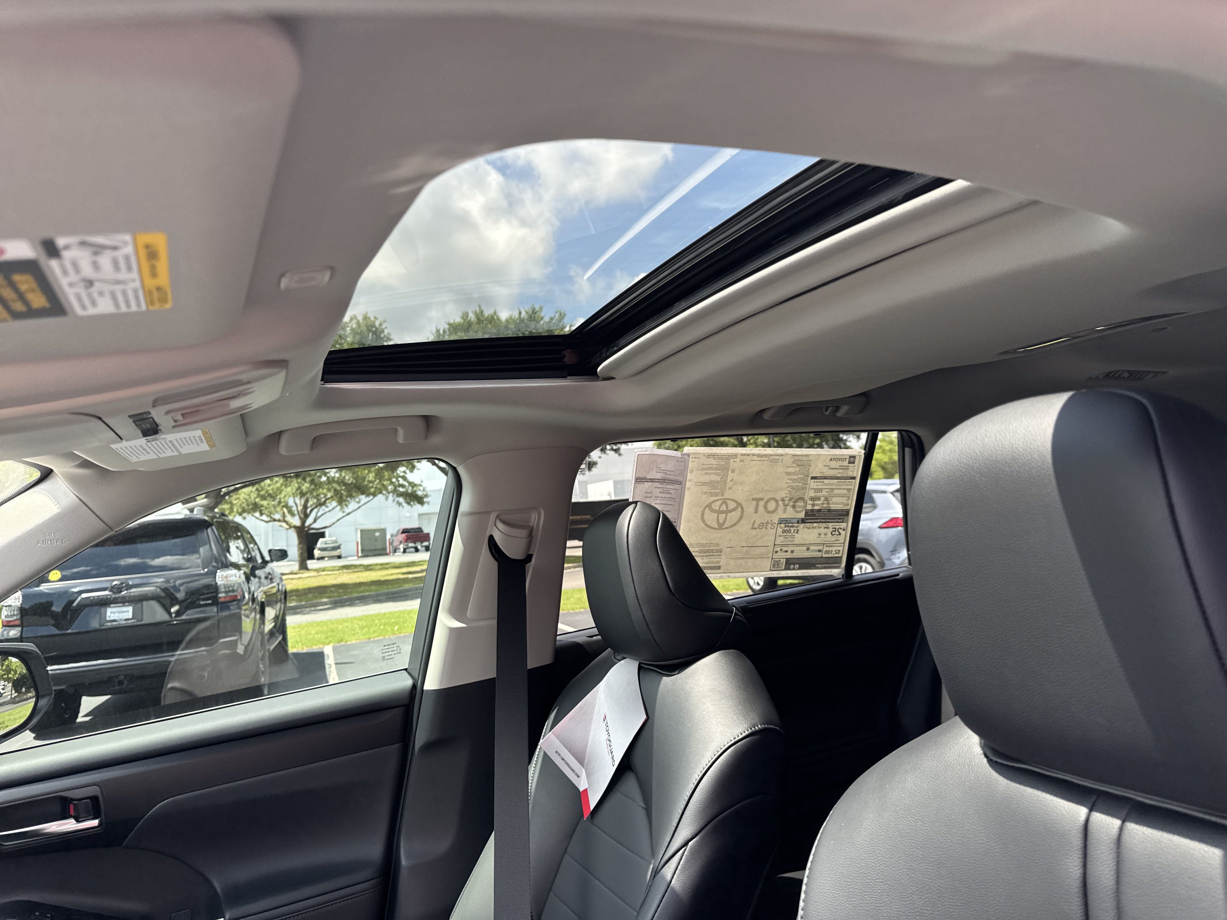 New 2025 Toyota Highlander XLE FWD image 16