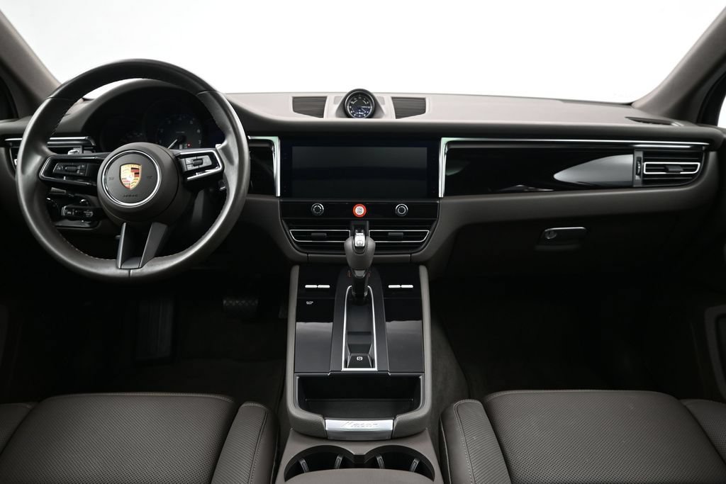 Certified 2023 Porsche Macan AWD/4WD image 9