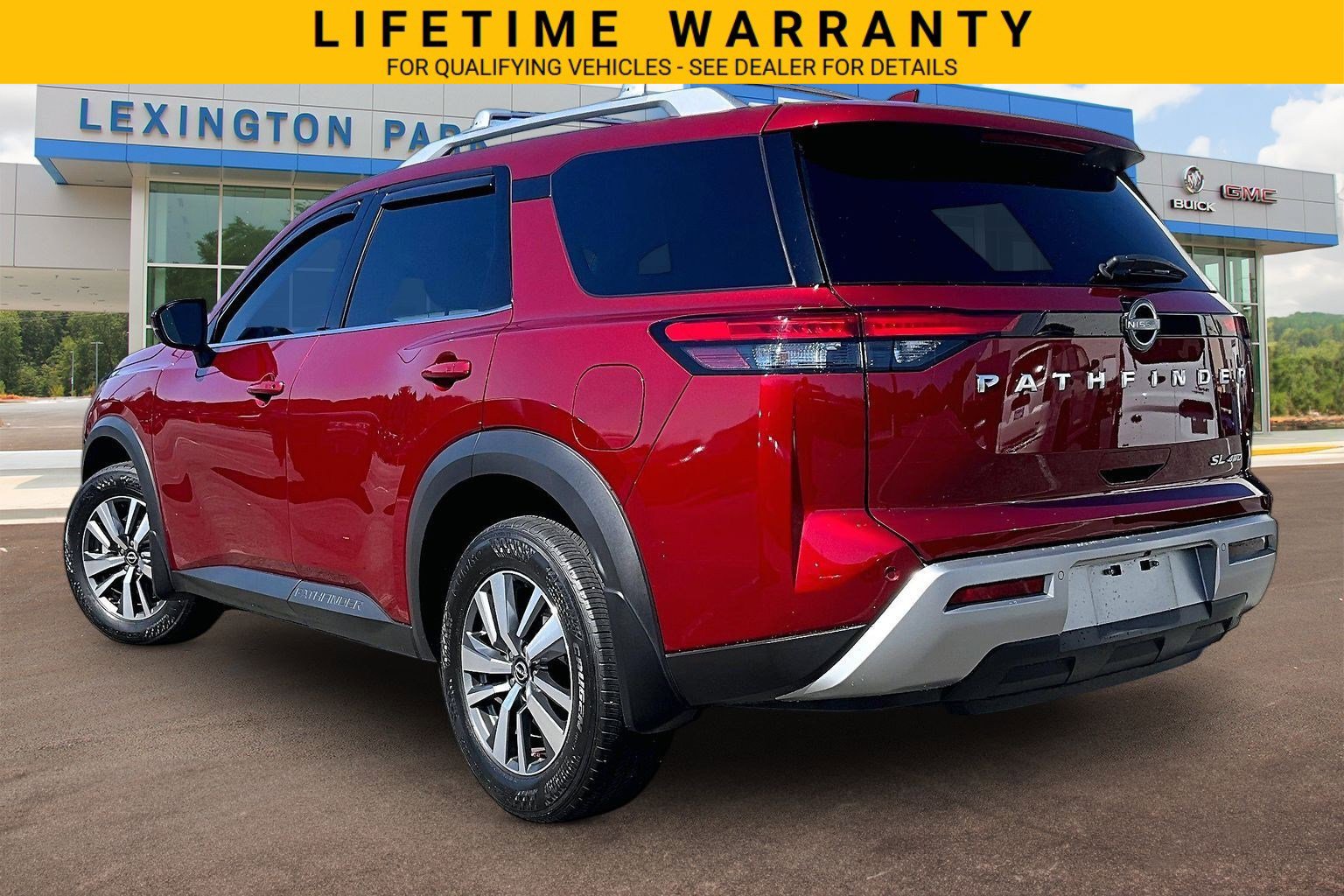 Used 2024 Nissan Pathfinder SL AWD/4WD image 3