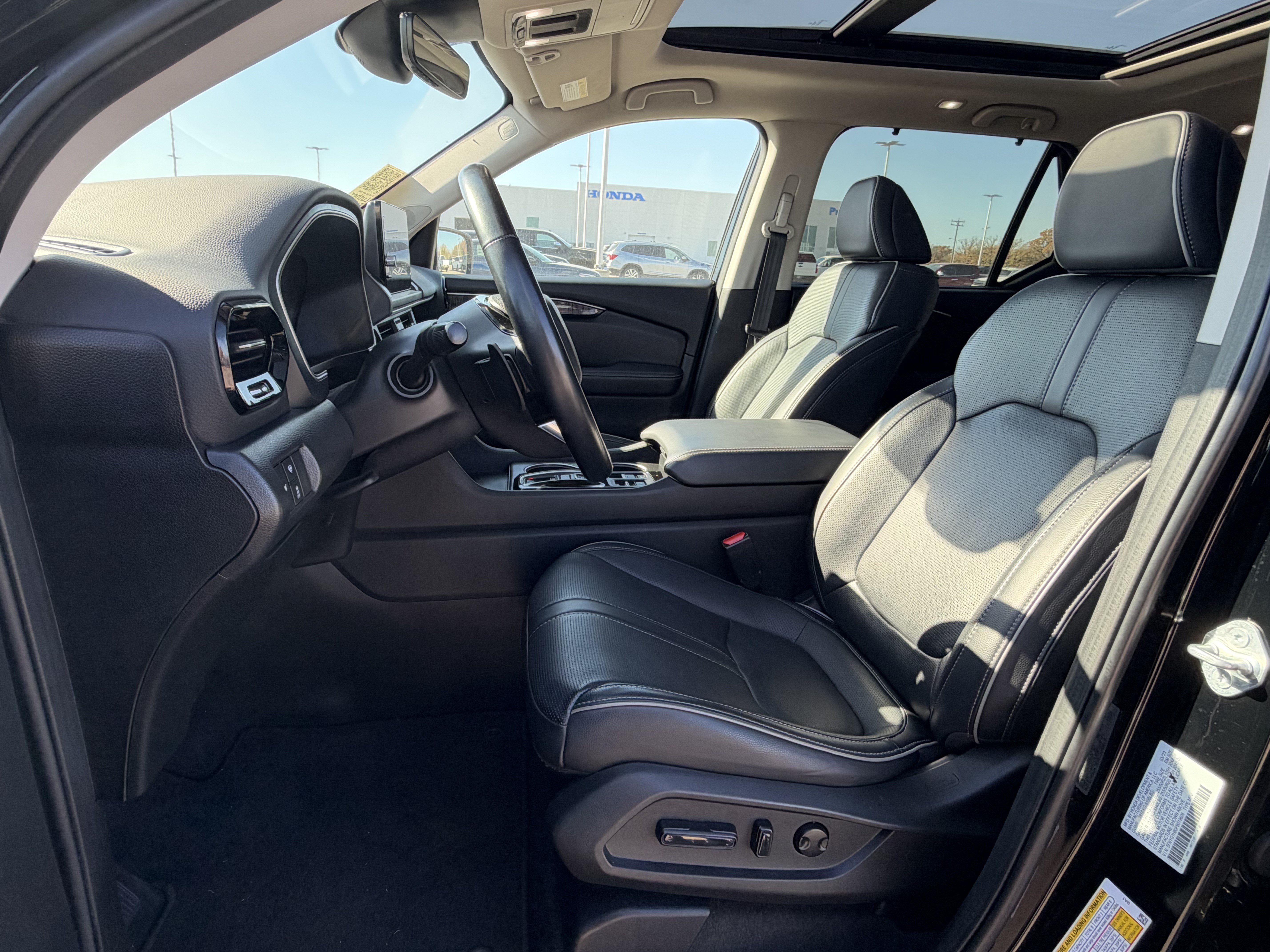 Used 2023 Honda Pilot Elite image 6