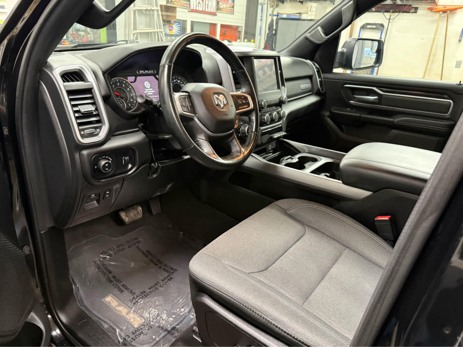 Used 2023 RAM 1500 Big Horn AWD/4WD image 9
