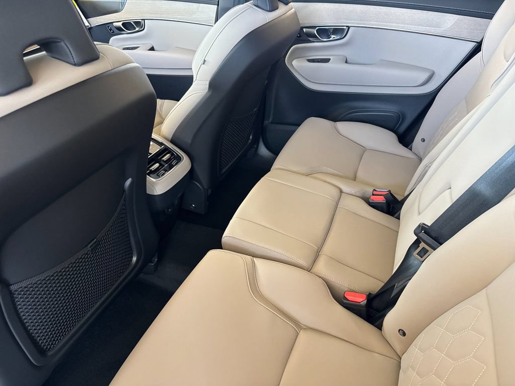 New 2026 Volvo XC90 B6 Plus w/ Protection Package Premier AWD/4WD image 11