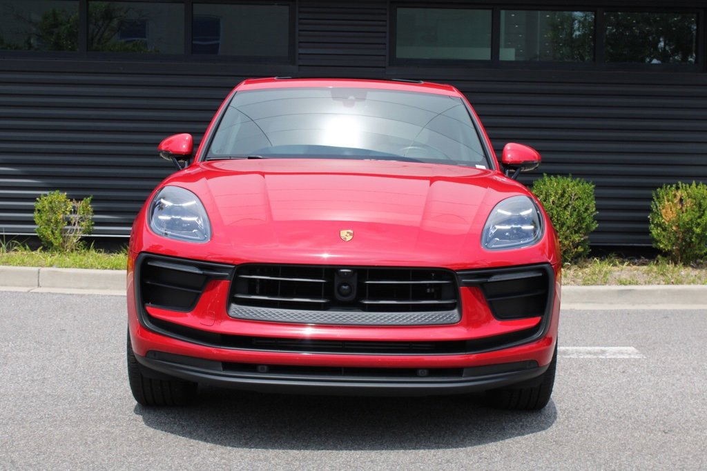 Used 2025 Porsche Macan image 10