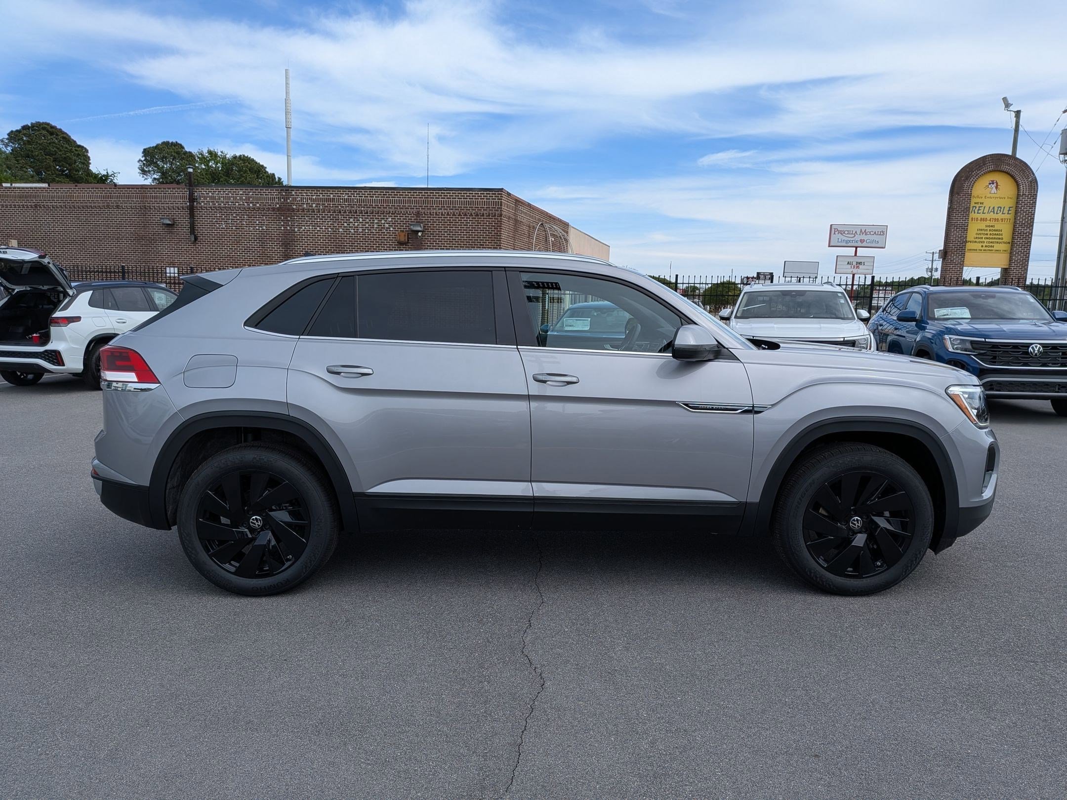 New 2026 Volkswagen Atlas Cross Sport SE AWD/4WD image 2