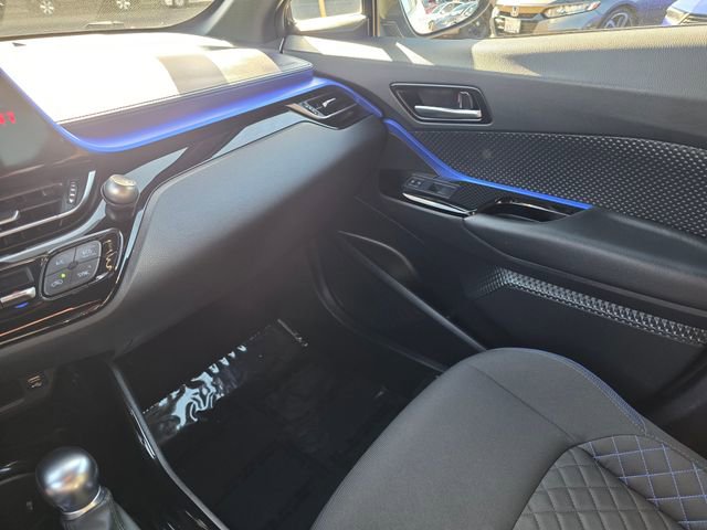 Used 2022 Toyota C-HR XLE FWD image 31